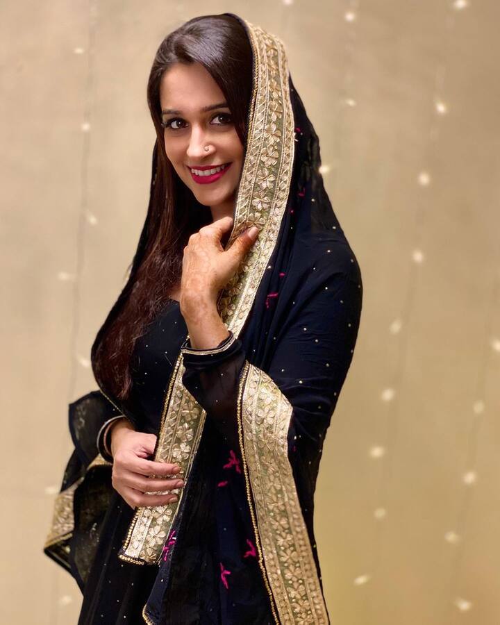 Dipika Kakar, who was last seen as Sonakshi in 'Kahaan Hum Kahaan Tum' opposite Karan V Grover, looked beautiful in Indian wear.
