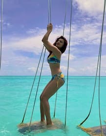 Naagin Actress Aashka Goradia Latest PICS Doing YOGA Will Leave You Both Jaw-Dropped & Inspired In Lockdown!