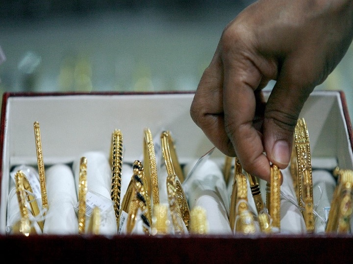 Gold prices fall on improved risk sentiments, silver prices up. Check gold prices in Delhi, Chennai Gold Prices Fall On Improved Risk Sentiments, Silver Edges Higher To ₹48,165 Per Kg