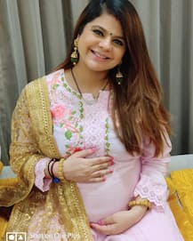 Pregnant 'Kkusum' Actress Rucha Shares PICS From Maternity Shoot, Flaunts Baby Bump As She Poses With Hubby