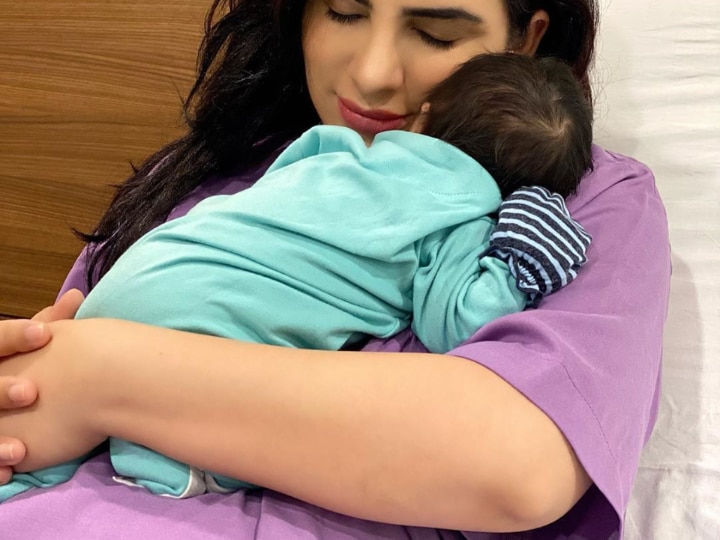 Choti Sarrdaarni Actress Mansi Sharma Shares FIRST PIC Of Newborn Son Hredaan 'Choti Sarrdaarni' Actress Shares FIRST PIC Of Newborn Son, Pens HEARTFELT Post