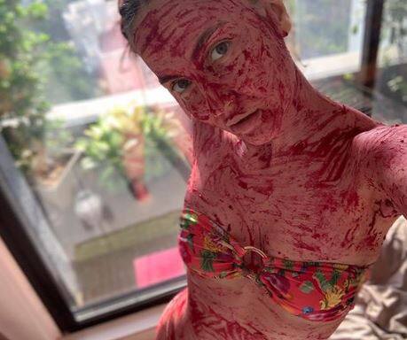 Former Bigg Boss contestant and a popular model/ actress recently shared a series of pics where she looked unrecognisable as she was covered in beetroot pack from head to toe