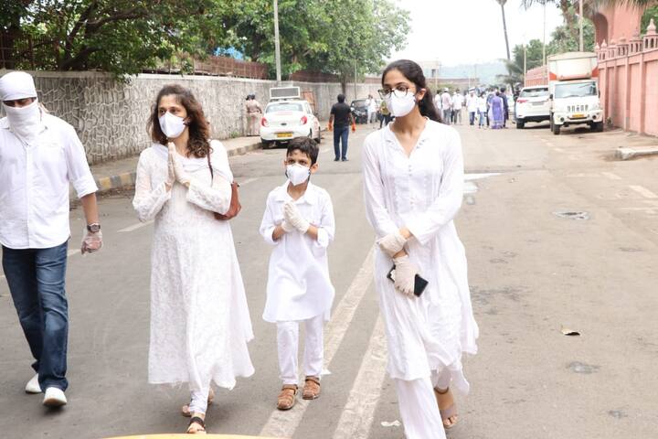 Wajid Khan’s wife Maryam Asif Siddiqui and his two kids were snapped by the paparazzi at the late musician’s funeral. (PIC Credit: Manav Manglani)