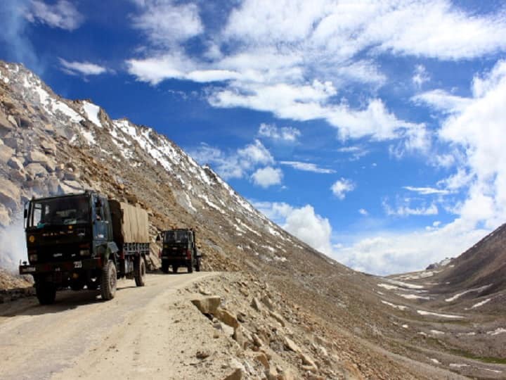 Three Days After Apprehension, Chinese Soldier Sent Back Via Chushul- Moldo Border Point In Ladakh Three Days After Apprehension, Chinese Soldier Sent Back Via Chushul- Moldo Border Point In Ladakh