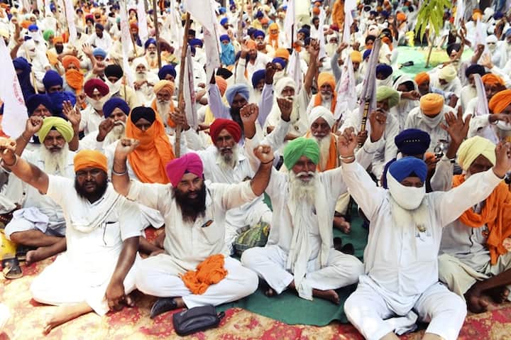 Farmers along with migrants have suffered the worst amid Covid-19 crisis. (Photo by NARINDER NANU / AFP)