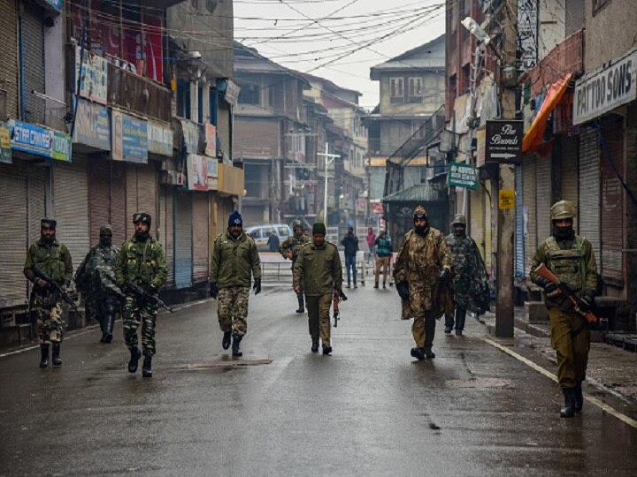 Pakistan Violates Ceasefire In J&K's Baramulla; Women Killed, Families Flee To Safer Places Pakistan Violates Ceasefire In J&K's Baramulla; Women Killed, Families Flee To Safer Places