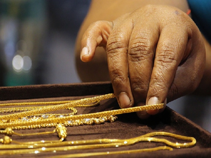 Gold prices Today: Gold Rate decline to Rs 48,100 per 10 gm. Check top city rates. Gold Prices Decline To Rs 48,100 Per 10 Gram | Here Are Top City Rates