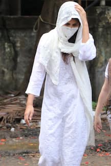 IN PICS: Sushant Singh Rajput’s Girlfriend Rhea Chakraborty Looks Devastated As She Arrives At Cooper Hospital Before Actor’s Last Rites!