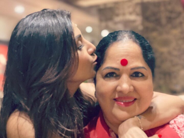 Shilpa Shetty Wishes Mother Sunanda With Heartfelt Post On Her Birthday Shilpa Shetty Wishes Mother With Heartfelt Post On Her Birthday: 'One Person Who Is My World'