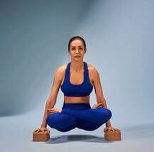 International Yoga Day 2020: From Shilpa Shetty, Kareena Kapoor, Malaika Arora & Other Bollywood DIVAS Flaunt Their Toned Physique While Practicing Yoga!