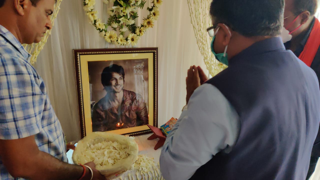 Remembering Sushant Singh Rajput! Late Actor's Family Holds Prayer Meet In Patna A Week After His Death, SEE PICS & VIDEO!