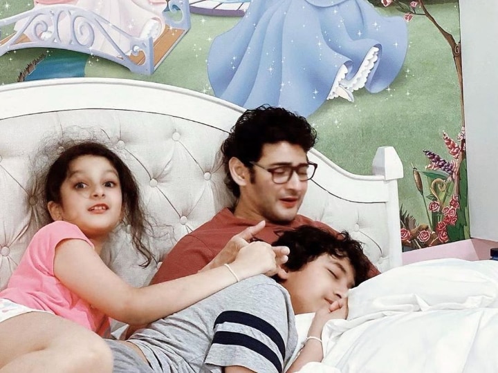Father's Day 2020: Mahesh Babu Wife Namrata Shirodkar Shares Cute PIC Of Actor With Their Kids Father's Day 2020: Mahesh Babu's Wife Shares Cute PIC Of Actor With Kids; Pens HEARTWARMING Message