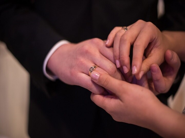 Maharashtra Couple Wed In Church And Then Donate 50 Beds To Covid Care Centre Maharashtra Couple Donate 50 Beds To Covid Care Centre After Church Wedding Maharashtra Couple Wed In Church And Then Donate 50 Beds To Covid Care Centre