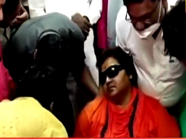 Pragya Singh Thakur falls unconsciousness at BJP headquarter, condition stable WATCH: BJP MP Sadhvi Pragya Thakur Falls Unconscious During An Event At Party HQ In Bhopal