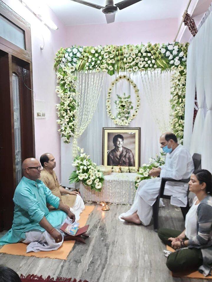 Sushant's sister Shweta Singh Kirti shared a picture from his prayer meet along with the caption,