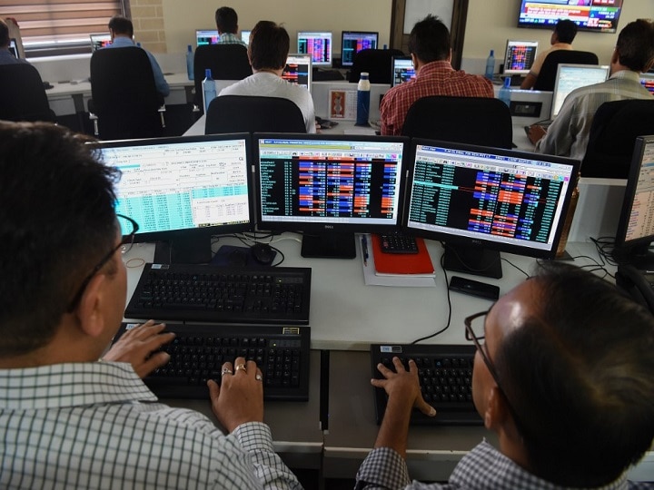 Markets Today: Sensex edges 200 points higher, Nifty at 10,400 level; Tata Steel up 3% Sensex Edges 200 Points Higher, Nifty At 10,400 Level; Tata Steel, Axis Bank Among Top Gainers