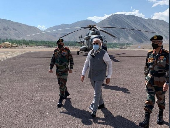Narendra Modi Leh: PM Reaches Ladakh Amid Border Standoff With China,  narendra modi latest photo PM Modi Reaches Leh In A Major Surprise; Interacts With Army, Air Force & ITBP Personnel Amid Standoff With China