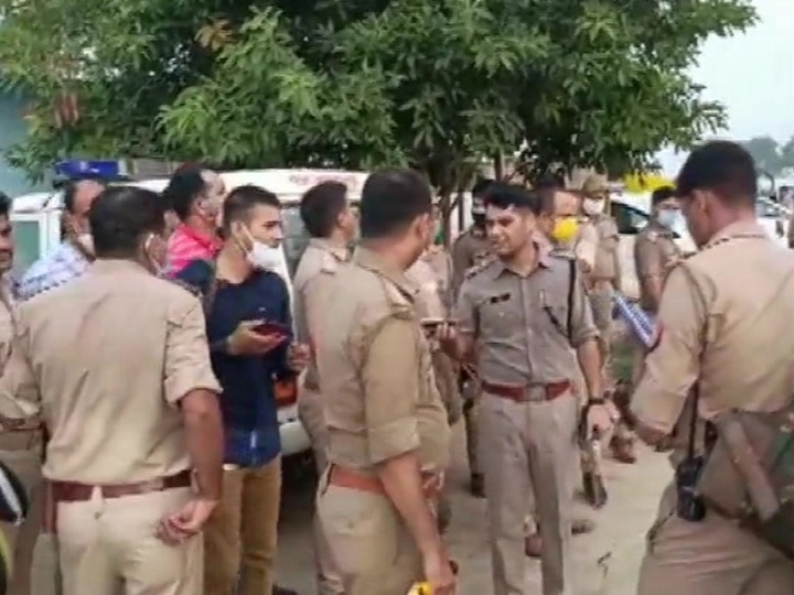 8 Cops Killed In Kanpur In A Raid At Gangster Vikas Dubey's House; CM Yogi Seeks Report UP: 8 Cops Killed In Kanpur In A Raid At Gangster Vikas Dubey's House; CM Yogi Directs To Seal Borders