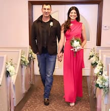 PICS: 'Haseena Maan Jaayegi' Actress Pooja Batra & Hubby Nawab Shah Celebrate Their FIRST Wedding Anniversary