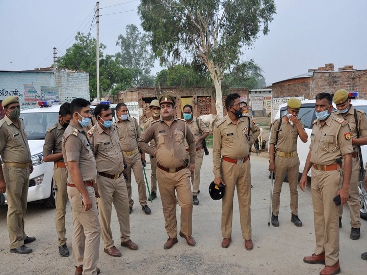 Kanpur Raid: Chaubepur SO Vinay Tiwari Suspended Amid Allegations; Gangster Vikas Dubey's House Razed Kanpur Raid: Station Officer Suspended Amid Allegations; Gangster Vikas Dubey's House Razed