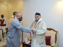 CINTAA Sr VP Manoj Joshi Meets Mah Governor To Represent Senior Actor Issues
