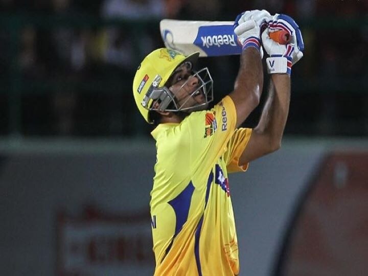 IPL 2020 Dhoni Hits Massive Six Which Sails Outside Ground Murali Vijay Is Simply Awe Struck WATCH: Murali Vijay Mesmerized As Dhoni's Towering Six Sails Out Of Ground During CSK's Practice Session