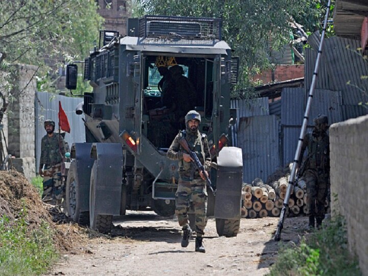 3 Militant Aides Held in J&K; ISI Planning Terrorist Attacks In Ayodhya: Intel 3 Militant Aides Held By Police In J&K's Bandipora