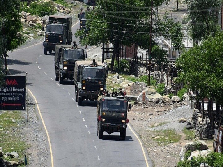Jammu Kashmir: Terrorists Attack Army Convoy in Awantipora; Solder, Civilian Injured In Crossfire J&K: Terrorists Attack Army Convoy in Awantipora; Soldier, Civilian Injured In Crossfire