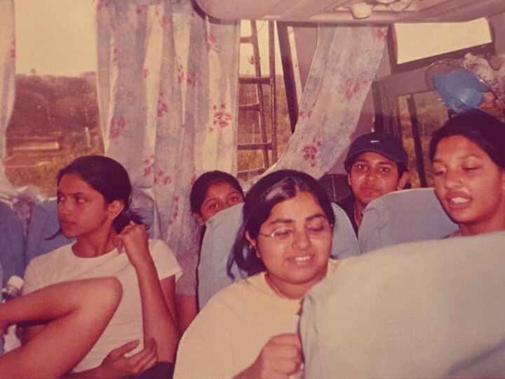 Deepika Padukone Shares Unseen Throwback PICS With Her Badminton Team, Shares Words Of Wisdom #FlashbackFriday: Deepika Padukone Shares UNSEEN Throwback PICS From Her Train Travel With Badminton Team