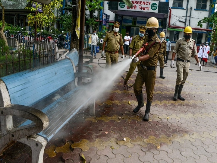 Jammu & Kashmir: Police Officer Tests Covid-19 Positive, Massive Sanitization Drive Started At PHQ Srinagar Jammu & Kashmir: Police Officer Tests Covid-19 Positive, Massive Sanitisation Drive Started At PHQ Srinagar