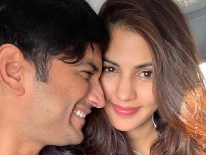 Rhea Chakraborty Sets PIC With Sushant Singh Rajput As Her WhatsApp DP, See Photo Rhea Chakraborty Sets PIC With Sushant Singh Rajput As Her WhatsApp DP