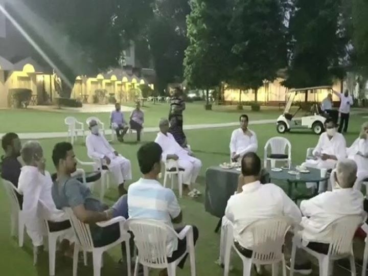 Gehlot Vs Pilot: Both Factions Release Videos From Resort In A Show Of Strength Gehlot Vs Pilot: Both Factions Release Videos From The 'Resort' In A Show Of Strength Amid Political Conflict