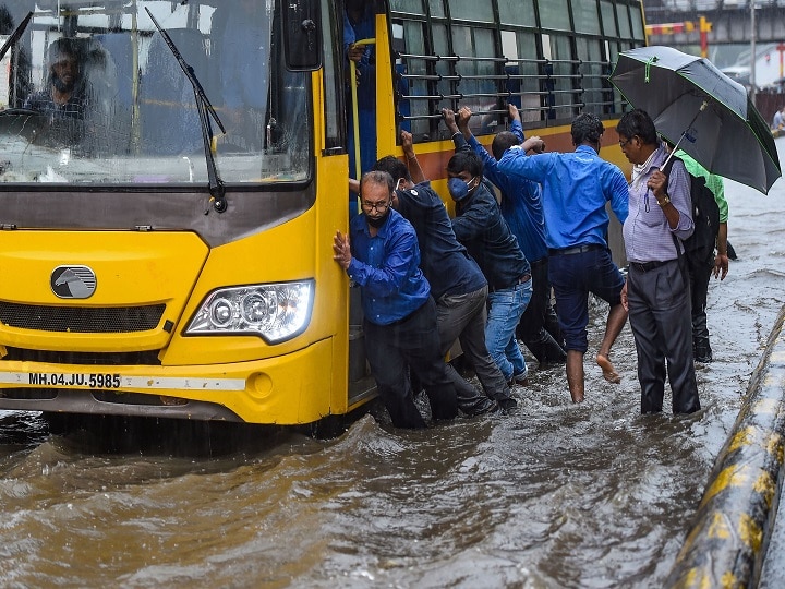 Mumbai rain today news Images: Mumbai weather update, Heavy rains submerge areas of Sion, Santa Cruz, hindmata Heavy Rains Submerge Many Parts Of Mumbai; Traffic Diverted In Parel, Hindmata And Other Areas