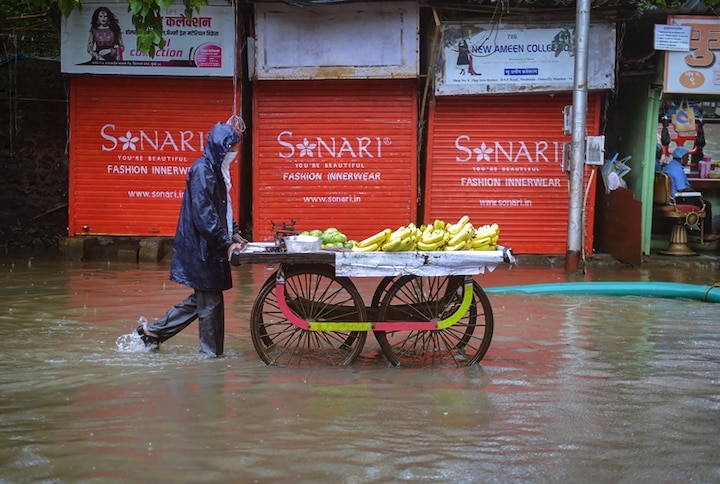 Mumbai Monsoon Red Alert: Heavy rainfall likely in next few hours; Thane, Pune, Nashik to receive maxium rainfall Mumbai Monsoon Orange Alert: Heavy Downpour Likely In Next Few Hours; Thane, Pune, Nashik To Receive Maximum Rainfall