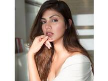 Rhea Chakraborty Asked To Commit Suicide,Gets Rape & Murder Threat Post Sushant Singh Rajput’s Death; Actress Shares Screenshot!