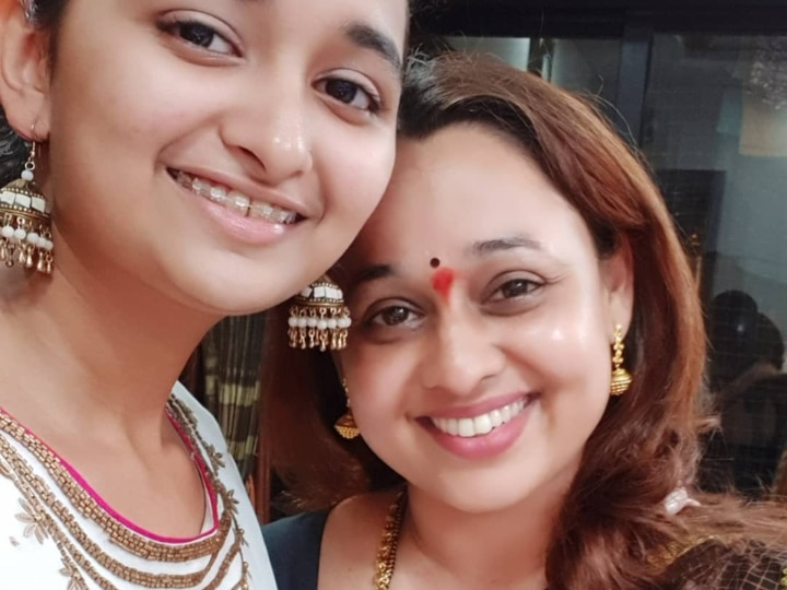 Taarak Mehta Ka Ooltah Chashmah Actress Sonalika Joshi Aka Madhavi Bhide Daughter Scores 93 Percent In Board Exams Taarak Mehta Ka Ooltah Chashmah Actress Sonalika Joshi's Daughter Scores 93 Percent In Board Exams