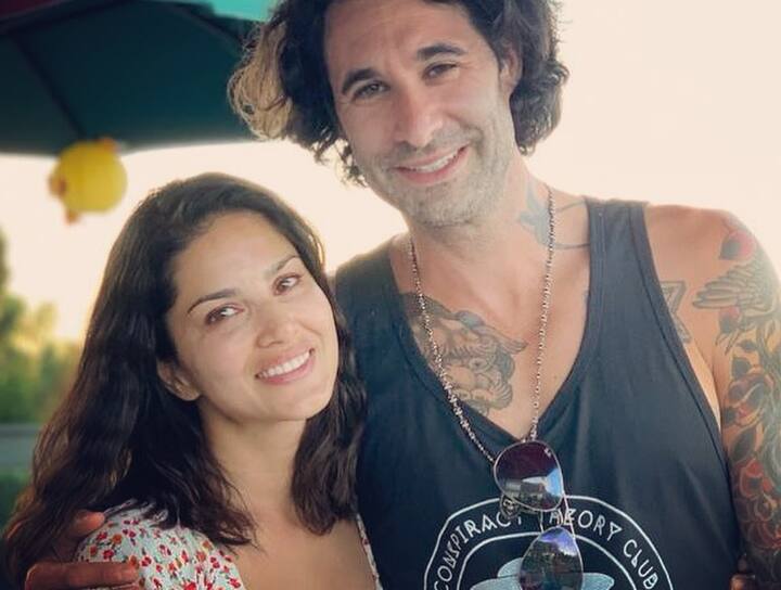 On the professional front, Sunny Leone has featured in films like 'Ek Paheli Leela' and 'Ragini MMS 2'. (All PICS Credit: Instagram)