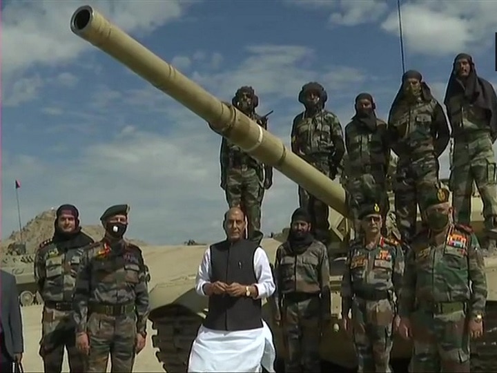 Rajnath Singh At Ladakh: Defence Minister Reviews Indian Army's T-90 Tanks BMPs Exercise Rajnath Singh At Ladakh: Defence Minister Reviews Field Exercise By Indian Army's T-90 Tanks And BMPs At Stakna