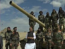 Rajnath Singh At Ladakh: Defence Minister Reviews Field Exercise By Indian Army's T-90 Tanks And BMPs At Stakna