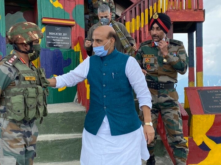 Defence Minister Rajnath Singh Visits Key Forward Post Along LoC in Jammu and Kashmir Defence Minister Rajnath Singh Visits Key Forward Post Along LoC in Jammu and Kashmir