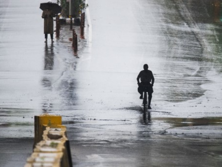 Alert! Delhi To Witness Heavy Rain From July 27; FIR Against Anyone Trying To Cross Minto Bridge During Waterlogging Alert! Delhi To Witness Heavy Rain From July 27; FIR Against Anyone Trying To Cross Minto Bridge During Waterlogging