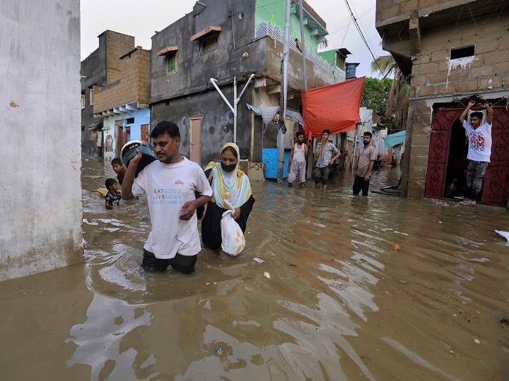 Pak PM Imran Khan Criticised For Asking Army To Clean Rain Hit Karachi City Pakistan’s Prime Minister Imran Khan Trolled For Asking Army To Clean Rain-Hit Karachi City
