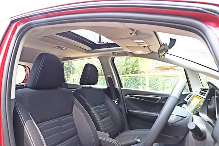 In terms of features, the WR-V has a sunroof, touch-screen, climate control and all the basics plus more. The sunroof is nice and a big USP for the car for sure. However, we would have liked rear ac vents and a centre arm-rest for the rear and a bigger touch-screen. It has all the smartphone connectivity though but lacks connected technology seen in some compact SUVs and also now available in the new Honda City.