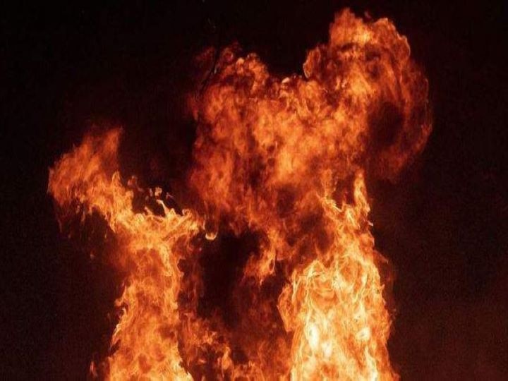 Violent Clashes In Tamil Nadu's Cuddalore; Boats, Houses Set Ablaze; 50 Detained So Far Violent Clashes In Tamil Nadu's Cuddalore; Boats, Houses Set Ablaze; 50 Detained So Far