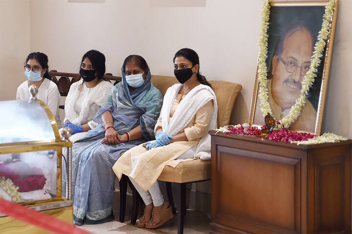 In 2011, Amar Singh was accused of fixing deals with several politicians, businessmen and bureaucrats on the phone. Taped phone conversations were made public by media organisations in 2011. Singh, however, denied the allegations, saying the voice in the tapes was not his. (PTI Photo/Shahbaz Khan)(PTI03-08-2020_000019B)