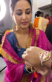 Raksha Bandhan 2020: After Tying Rakhi To Her Brother, Hina Khan Celebrates With Boyfriend Rocky Jaiswal's Family!