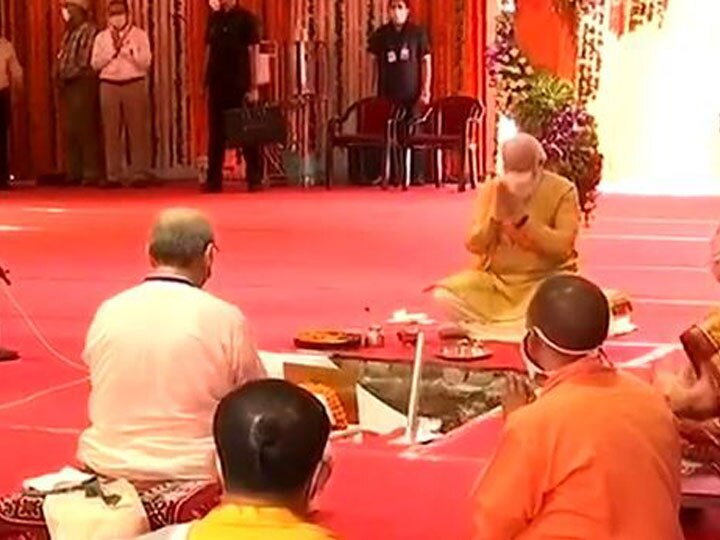 Ram Mandir Bhoomi Pujan: Prime Minister Narendra Modi Share Stage With RSS Chief Mohan Bhagwat PM Modi And RSS Chief Mohan Bhagwat Share Stage For First Time In 6 Years