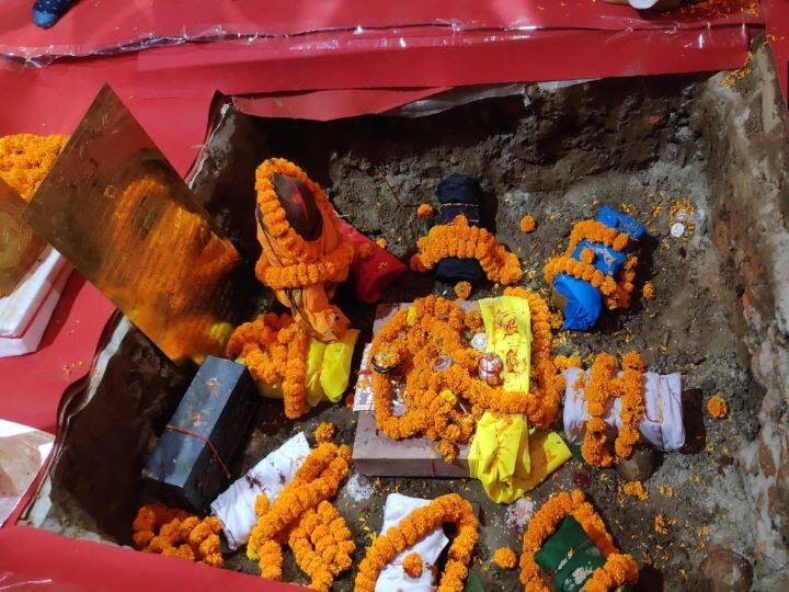 During the bhoomi poojan rituals, one of the priests told the people about nine bricks at the spot that were sent by devotees of Lord Ram from around the world in 1989.

