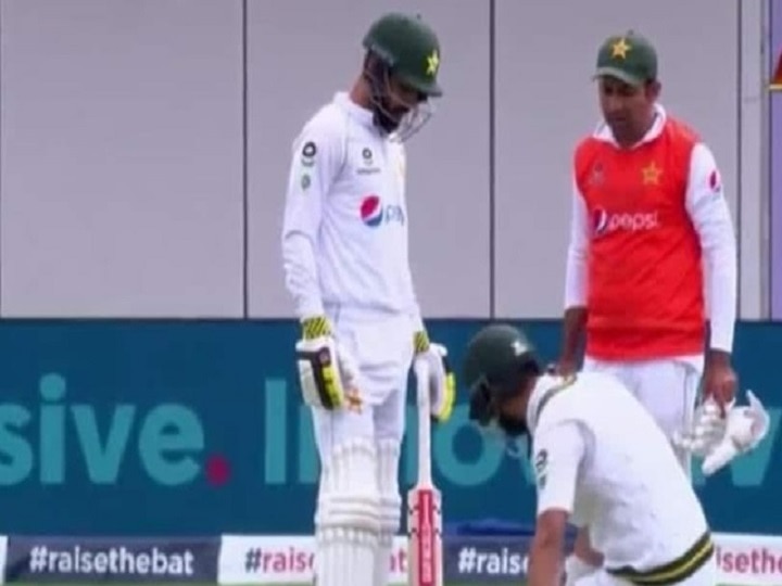 Shoaib Akhtar Slams Pakistan Team Management For Making Sarfaraz Ahmed Carry Shoes, Drinks As 12th Man In Manchester Test Shoaib Akhtar Hits Out At Pakistan Team Management Over Sarfaraz Ahmed Carrying Shoes, Drinks As 12th Man In Manchester Test