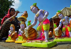 Krishna Janmashtami: Don’t Let Covid-19 Ruin Your Janmashtami Celebrations! Here Are Some DIY Tips To Enjoy At Home